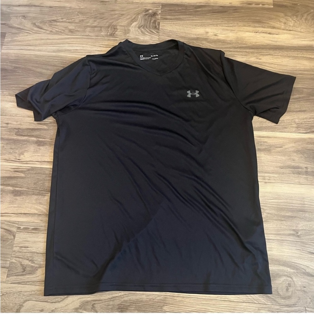 Black under armour top loose fit heat gear